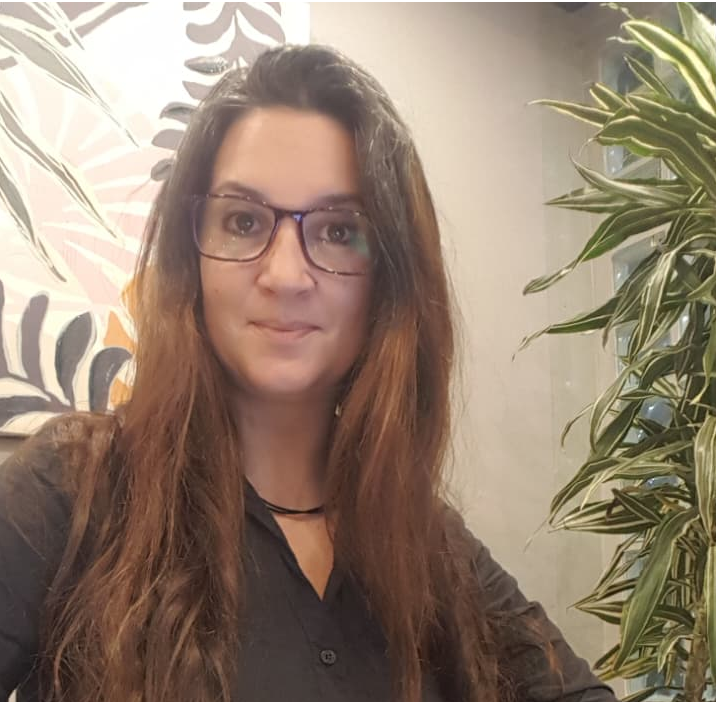 Romina, asistente virtual de FacturAxon